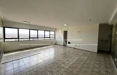 Imagem: O depósito possui 1 Vaga na garagem e 45m² de Área e está