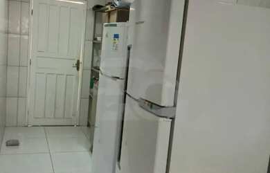 Imagem: A casa em condomínio possui 3 Dormitórios, 1 Banheiro, 2 Vagas