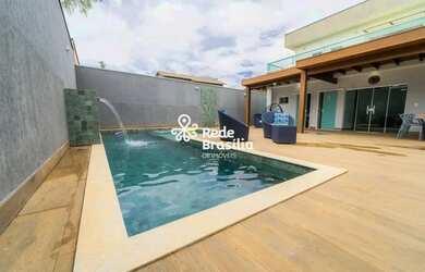 Imagem: A casa possui 3 Dormitórios, 5 Banheiros, 1 Vaga na garagem