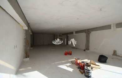 Imagem: O depósito possui 3 Vagas na garagem, 200m² de Área e está