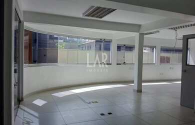 Imagem: Casa Comercial à venda, 7 quartos, 3 suítes, 8 vagas, Santa