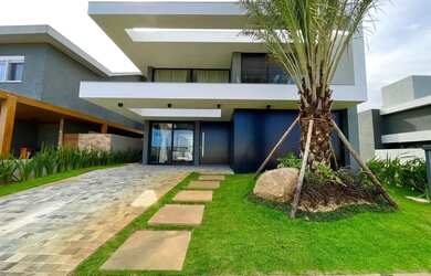 Imagem: A casa em condomínio possui 4 Dormitórios, 5 Banheiros, 3