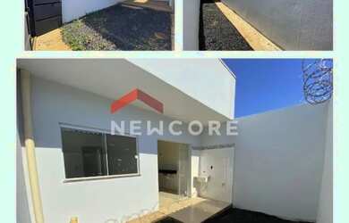 Imagem: A casa possui 2 Dormitórios, 2 Banheiros, 2 Vagas na garagem