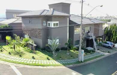 Imagem: A casa em condomínio possui 4 Dormitórios, 4 Banheiros, 5