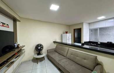 Imagem: A casa possui 5 Dormitórios, 2 Banheiros, 3 Vagas na garagem