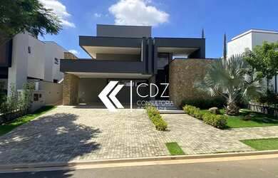 Imagem: A casa em condomínio possui 4 Dormitórios, 4 Banheiros, 250m²