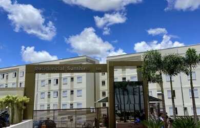 Imagem: O apartamento possui 2 Dormitórios, 1 Banheiro, 1 Vaga na garagem