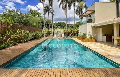 Imagem: A casa em condomínio possui 4 Dormitórios, 5 Banheiros, 4