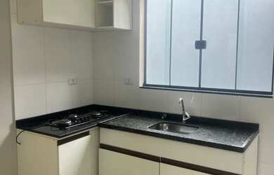 Imagem: A casa possui 2 Dormitórios, 1 Banheiro e 1 Vaga na garagem