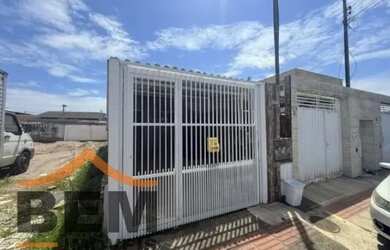 Imagem: A casa possui 2 Dormitórios, 1 Banheiro, 1 Vaga na garagem