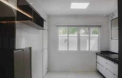 Imagem 6: Casa de condomínio para venda possui 285 metros quadrados com 5 quartos