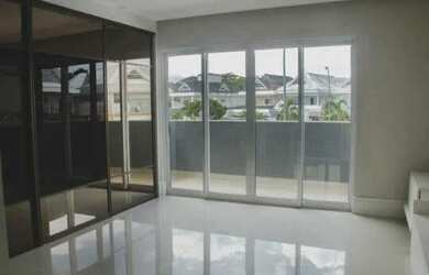 Imagem 10: Casa de condomínio para venda possui 285 metros quadrados com 5 quartos