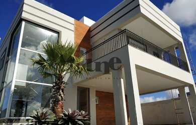 Imagem: A casa em condomínio e possui 3 Dormitórios, Suítes, 3 Banheiros