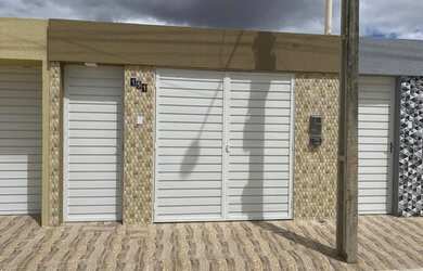 Imagem: A casa possui 2 Dormitórios, 2 Banheiros, 2 Vagas na garagem