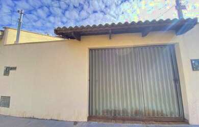 Imagem: A casa possui 2 Dormitórios, 1 Banheiro, 2 Vagas na garagem