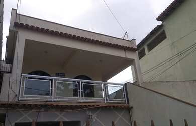 Imagem: A casa possui 2 Dormitórios, 1 Banheiro, 1 Vaga na garagem