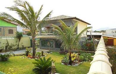 Imagem: A casa possui 3 Dormitórios, 5 Banheiros, 4 Vagas na garagem