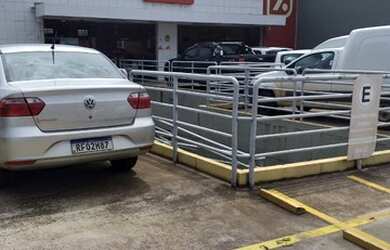 Imagem: O depósito possui 5 Vagas na garagem, 1.620m² de Área e