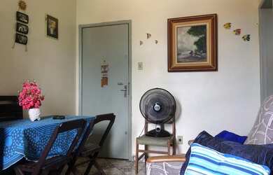 Imagem: O apartamento possui 2 Dormitórios, 1 Banheiro, 1 Vaga na garagem