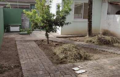 Imagem: A casa possui 2 Dormitórios, 2 Banheiros, 3 Vagas na garagem