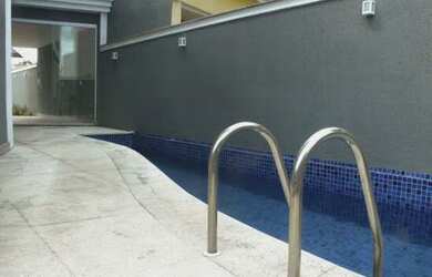 Imagem 4: Casa de condomínio para venda possui 285 metros quadrados com 5 quartos