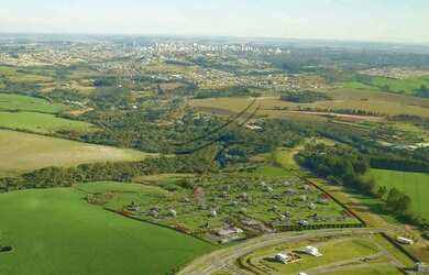 Imagem: O terreno possui 200m² de Área, Imóvel novo e está localizado