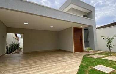 Imagem: A casa possui 3 Dormitórios, 2 Banheiros, 1 Vaga na garagem