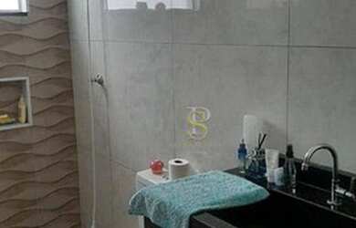 Imagem: A casa possui 3 Dormitórios, 2 Banheiros, 4 Vagas na garagem