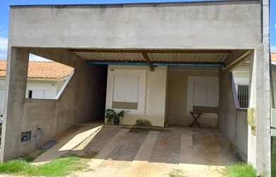 Imagem: A casa em condomínio possui 2 Dormitórios, 1 Banheiro, 2 Vagas