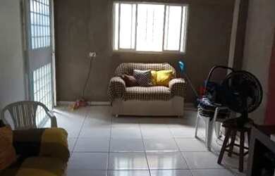 Imagem: A casa possui 3 Dormitórios, 2 Banheiros, 2 Vagas na garagem