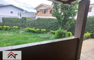 Imagem: A casa possui 3 Dormitórios, 1 Banheiro, 3 Vagas na garagem