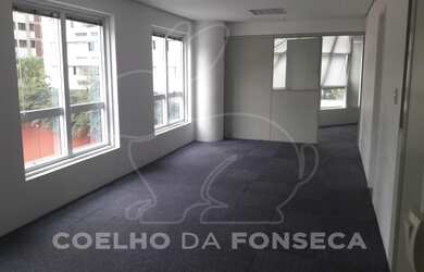 Imagem: O depósito possui 5 Vagas na garagem e 544m² de Área e está