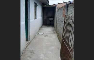 Imagem: A casa possui 1 Dormitório, 1 Banheiro e está localizado