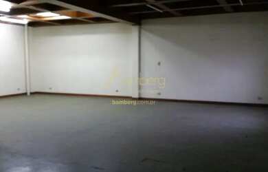 Imagem: O depósito possui 5 Vagas na garagem, 815m² de Área e está