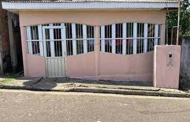 Imagem: A casa possui 2 Dormitórios, 1 Banheiro e está localizado