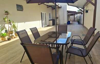 Imagem: A casa em condomínio possui 3 Dormitórios, 3 Banheiros, 4