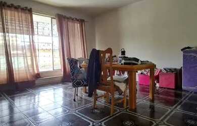 Imagem: A casa possui 2 Dormitórios, 1 Banheiro, 1 Vaga na garagem