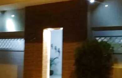 Imagem: A casa possui 3 Dormitórios, 1 Banheiro, 1 Vaga na garagem