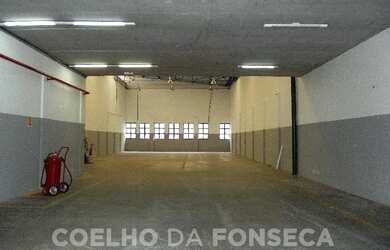 Imagem: O depósito possui 5 Vagas na garagem e 960m² de Área e está