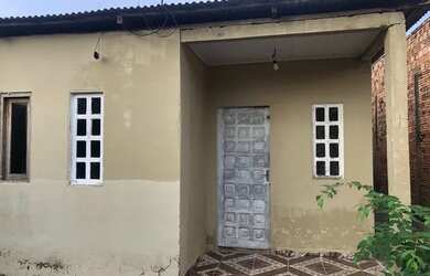 Imagem: A casa possui 3 Dormitórios, 2 Banheiros, 1 Vaga na garagem