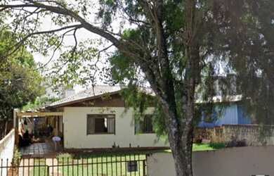 Imagem: A casa possui 3 Dormitórios, 1 Banheiro, 4 Vagas na garagem