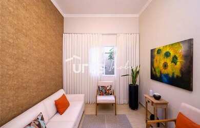 Imagem: A casa possui 4 Dormitórios, 5 Banheiros, 4 Vagas na garagem