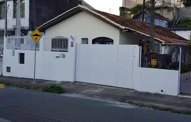 Imagem: A casa possui 1 Dormitório, 1 Banheiro, 30m² de Área e está