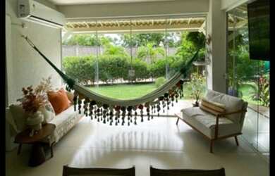 Imagem: A casa possui 3 Dormitórios, 2 Banheiros, 3 Vagas na garagem