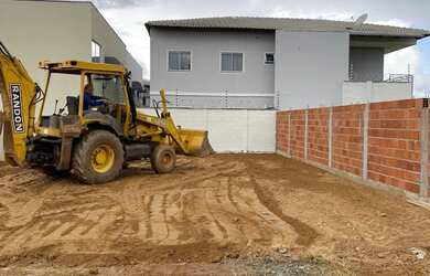 Imagem: O terreno possui 300m² de Área e está localizado em Loteamento