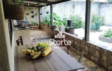 Imagem: A casa possui 2 Dormitórios, 2 Banheiros, 3 Vagas na garagem