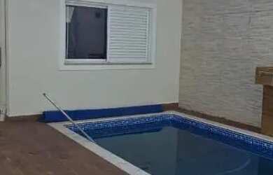 Imagem: A casa possui 3 Dormitórios, 5 Banheiros, 2 Vagas na garagem