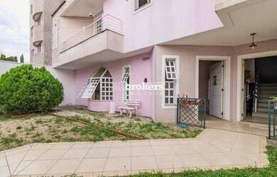 Imagem 2: Casa Sobrado, 4 Quartos, 5 Vagas, à Venda, no Água Verde, em Curitiba....