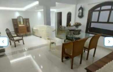 Imagem: A casa possui 2 Dormitórios, 4 Banheiros, 4 Vagas na garagem