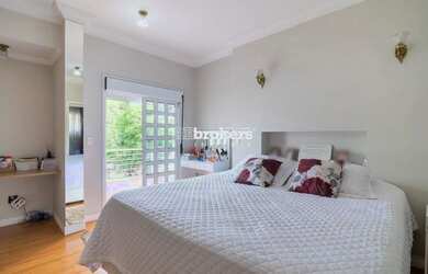 Imagem 16: Casa Sobrado, 4 Quartos, 5 Vagas, à Venda, no Água Verde, em Curitiba....